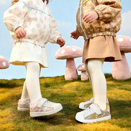 EBMINI FLORET child wearing the sneakers during everyday play