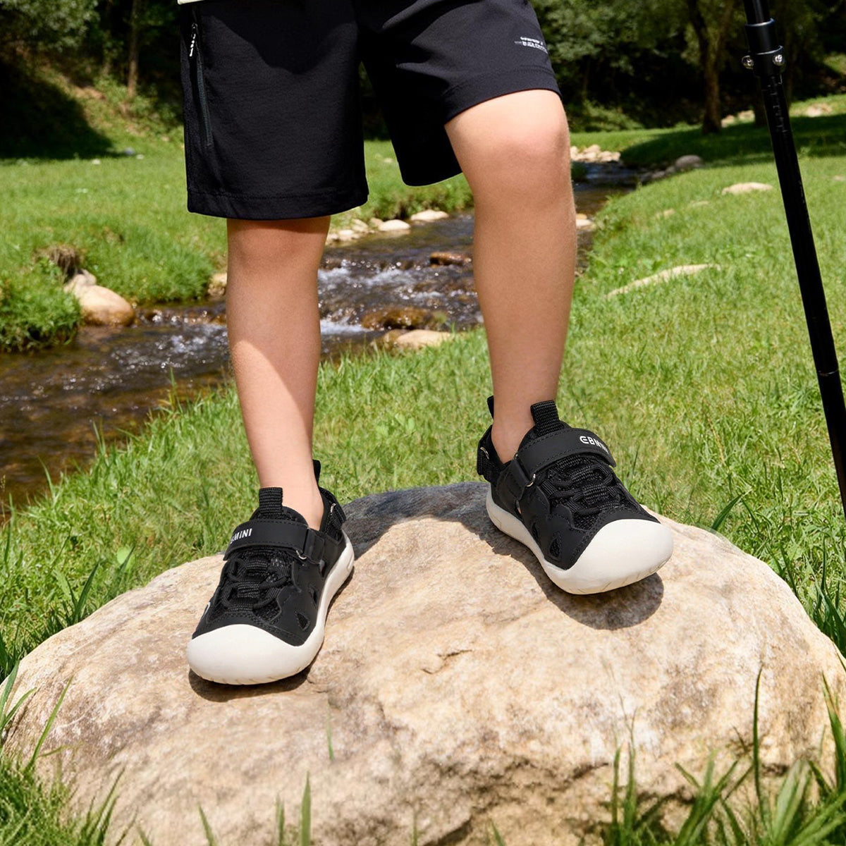 EBMINI SURGE easy-on sandals with bungee laces and a secure strap