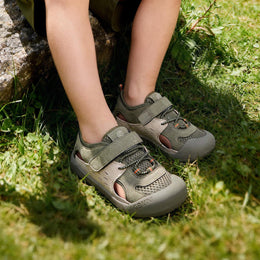 EBMINI TREK easy-on strap and elastic lace detail